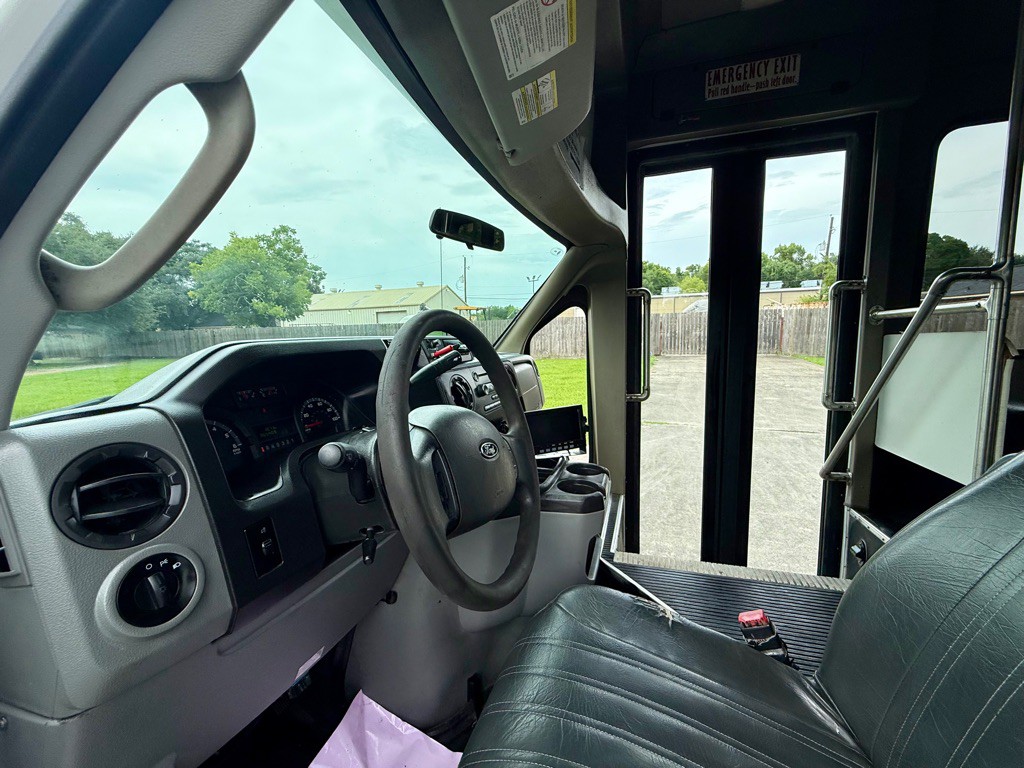 2015 Ford Econoline Image 10