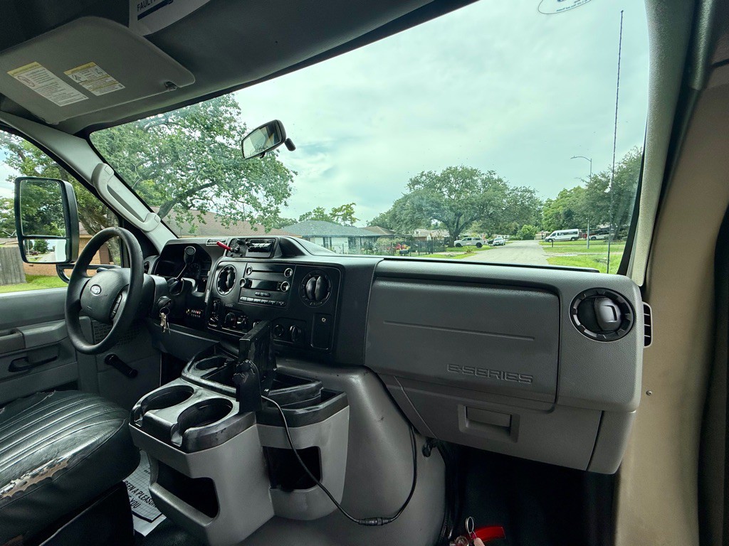 2015 Ford Econoline Image 12