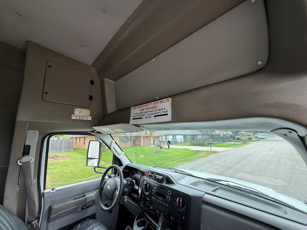 2015 Ford Econoline Image 13