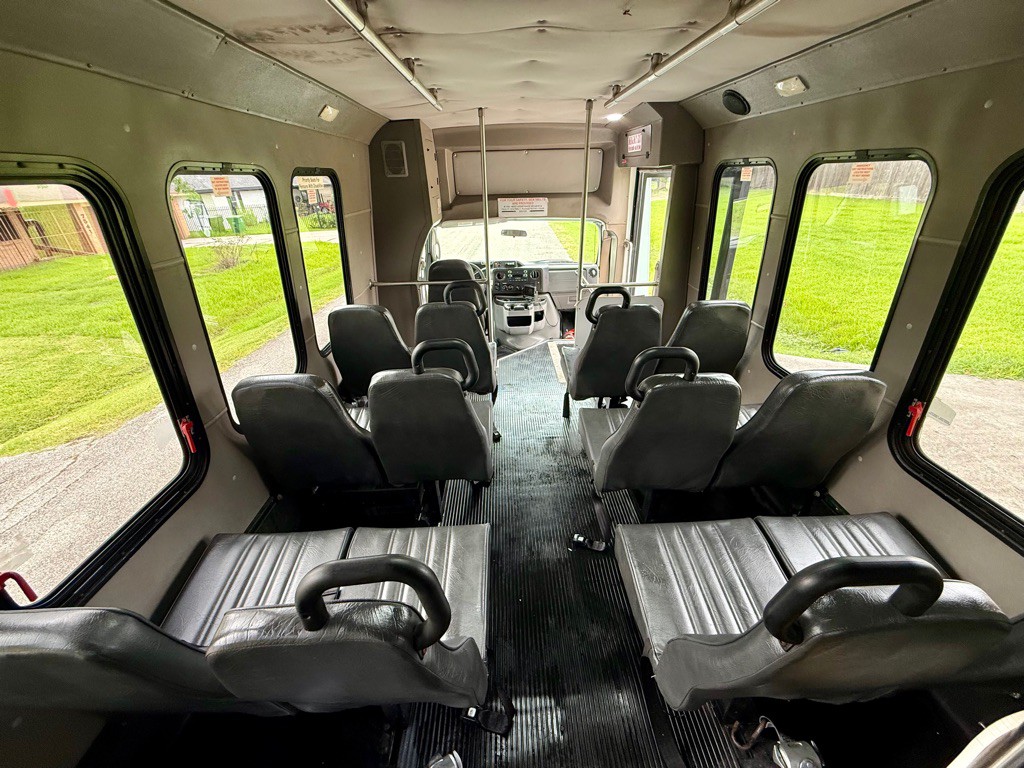 2015 Ford Econoline Image 16