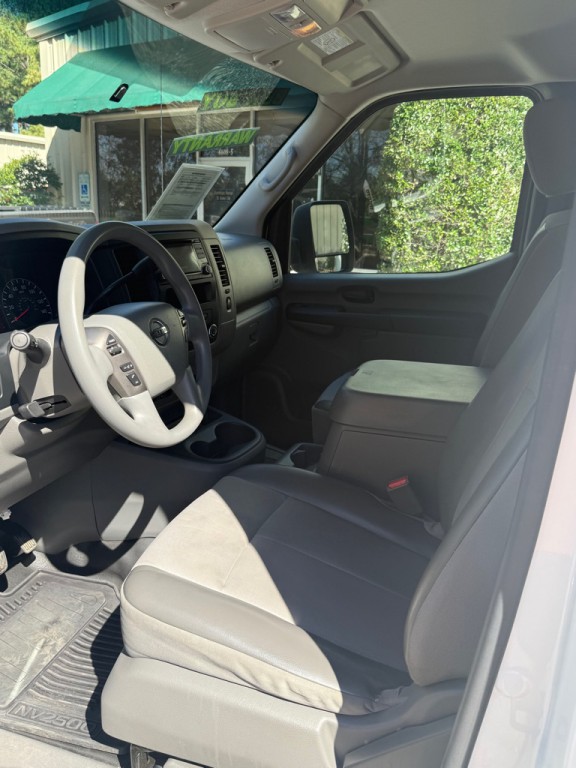 2018 Nissan NV Image 17