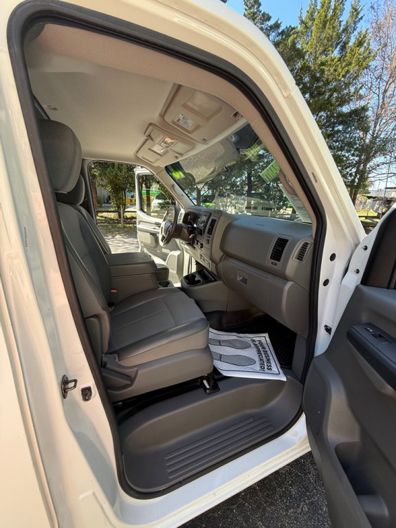 2018 Nissan NV Image 19