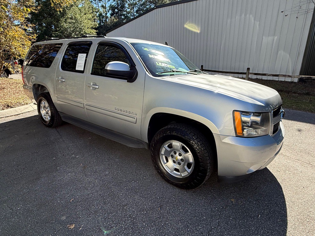 2011 Chevrolet Suburban Image 1