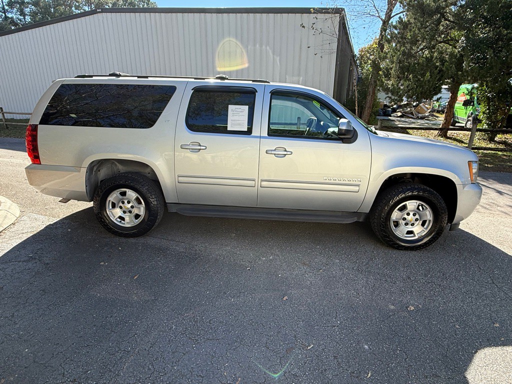 2011 Chevrolet Suburban Image 2