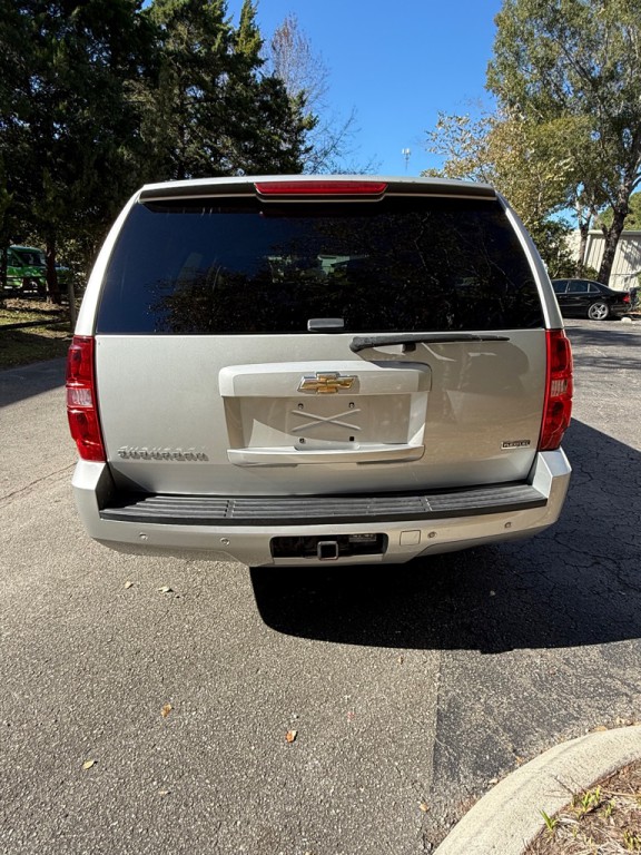 2011 Chevrolet Suburban Image 4