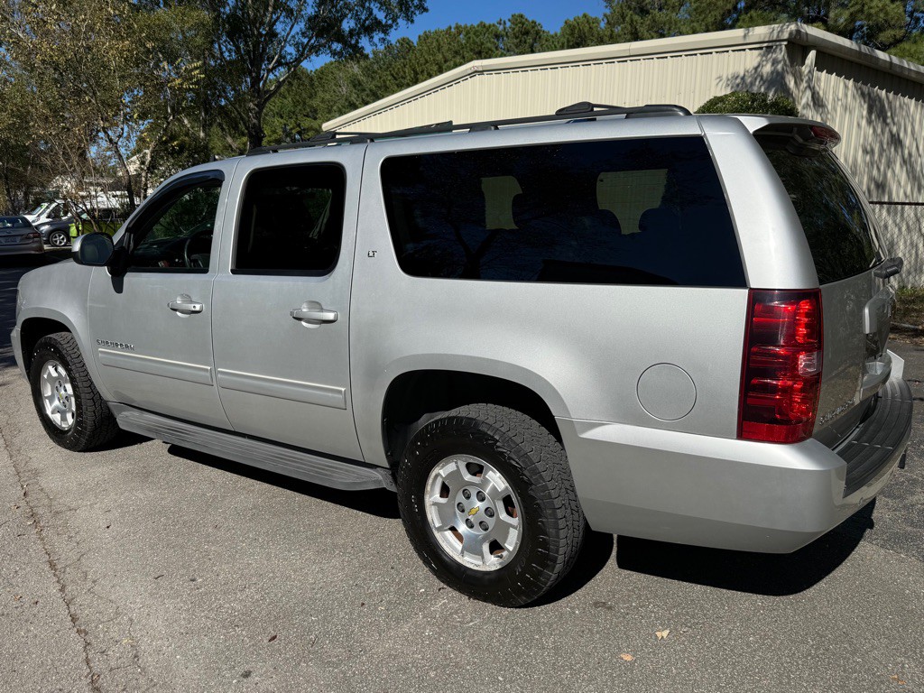 2011 Chevrolet Suburban Image 5
