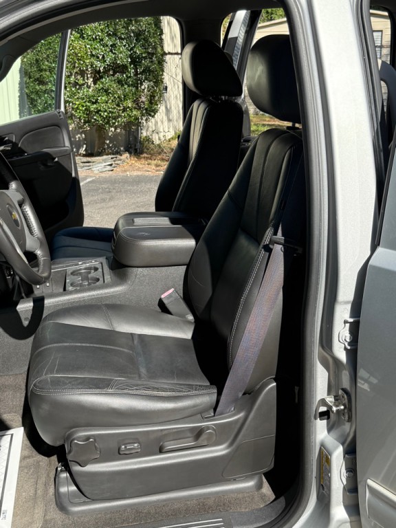 2011 Chevrolet Suburban Image 16