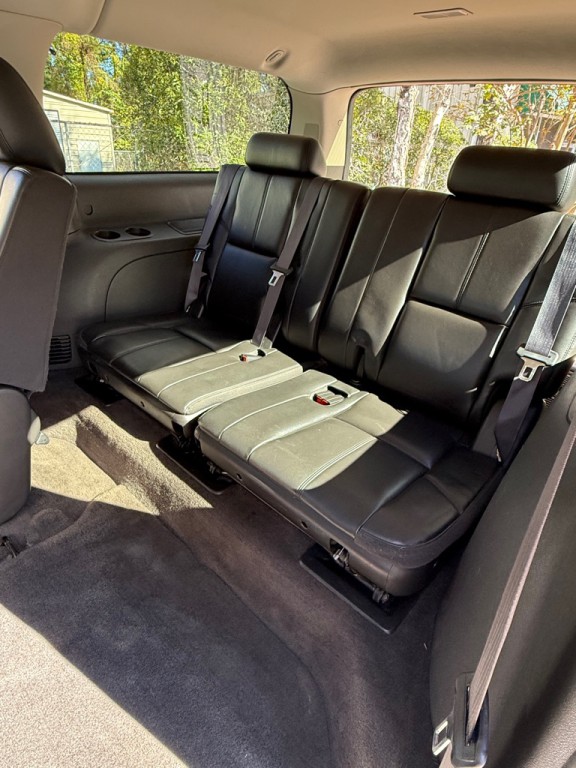 2011 Chevrolet Suburban Image 19