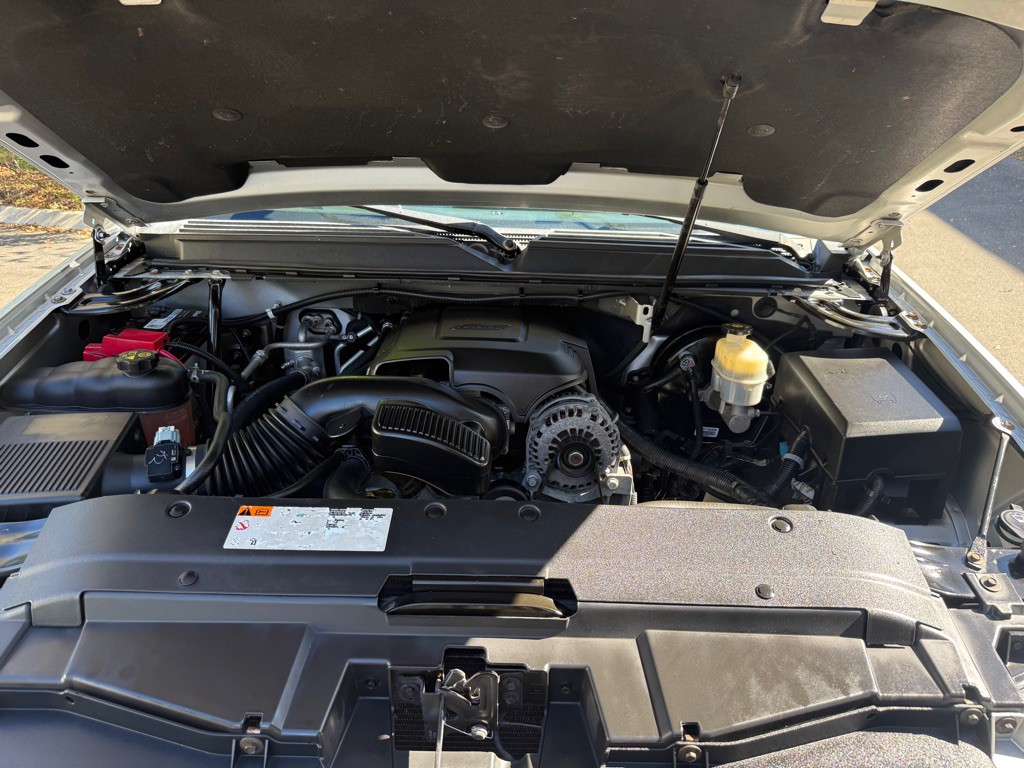 2011 Chevrolet Suburban Image 23