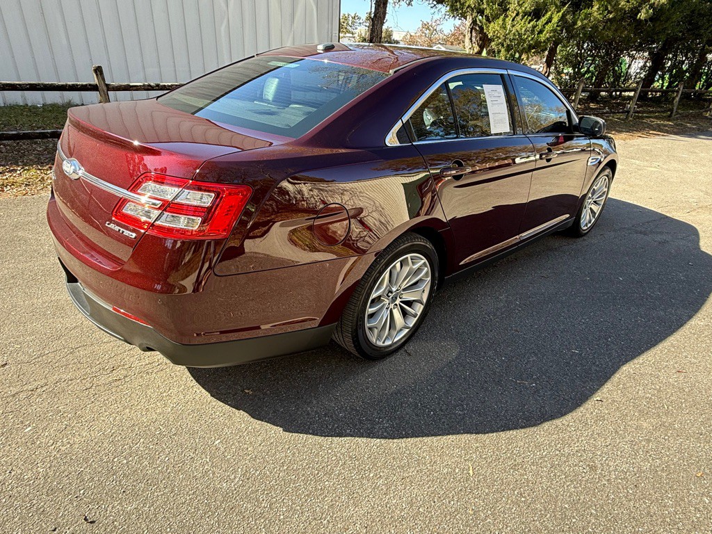 2018 Ford Taurus Image 3