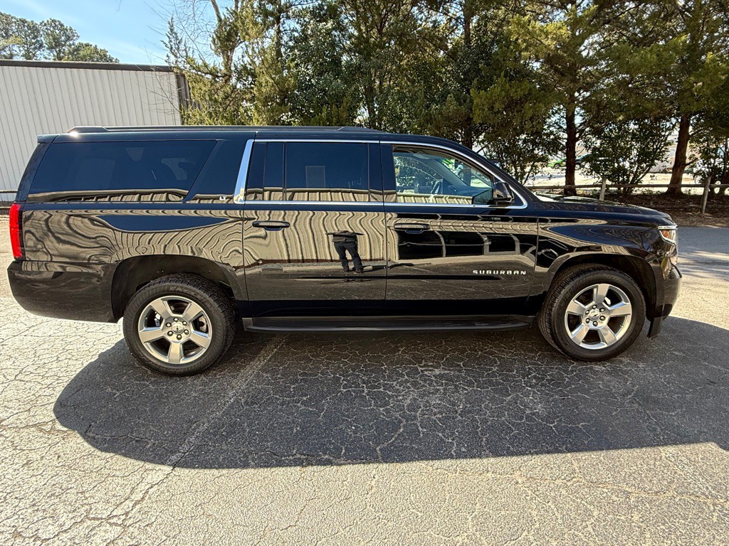 2019 Chevrolet Suburban Image 4