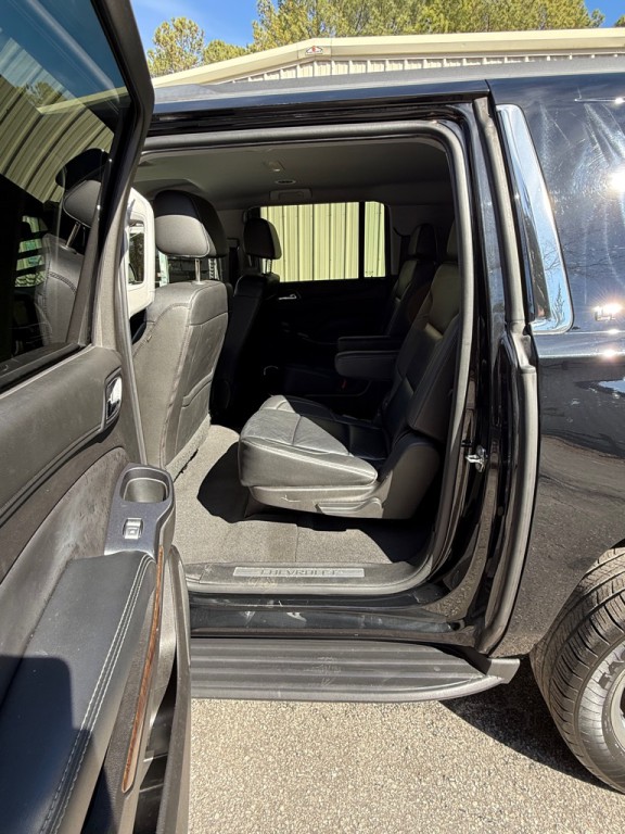 2019 Chevrolet Suburban Image 17