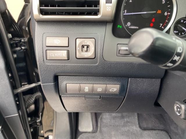 2014 Lexus LX 570 Image 28