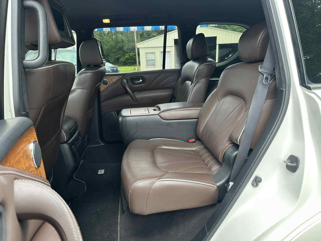 2015 INFINITI QX80 Image 11
