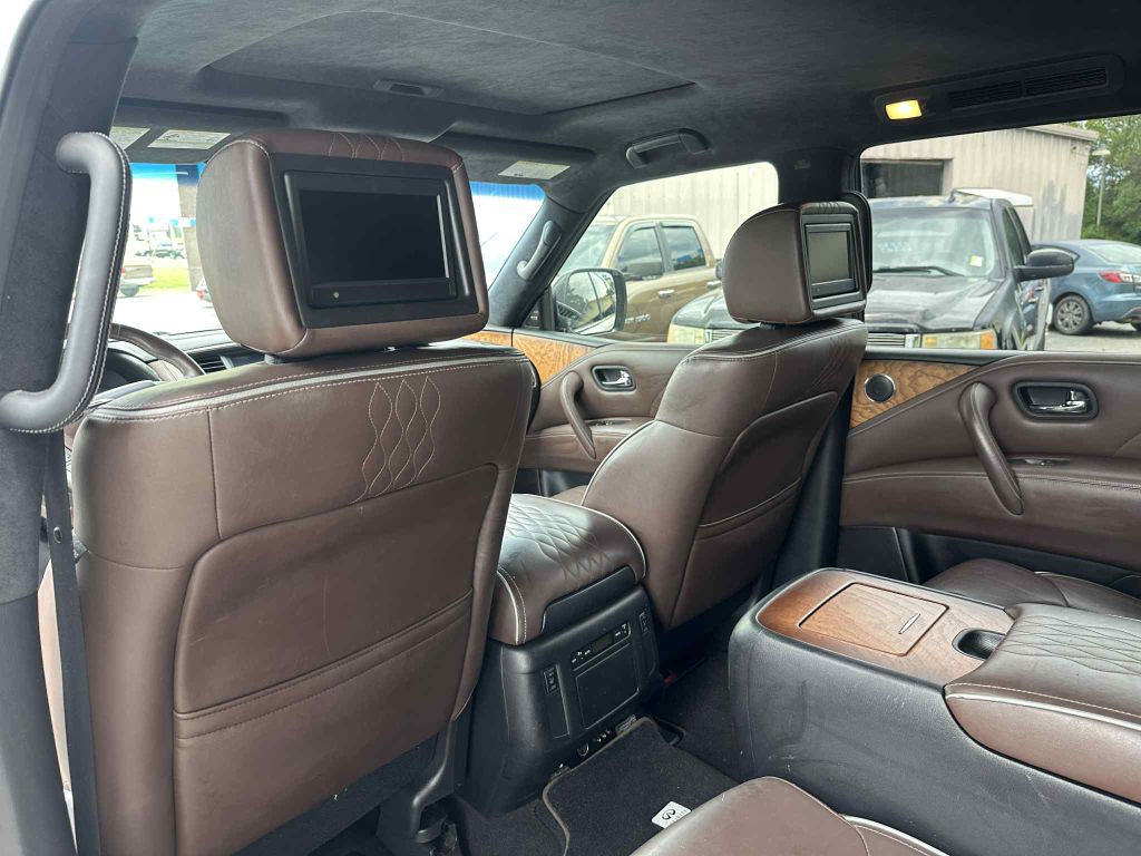 2015 INFINITI QX80 Image 12