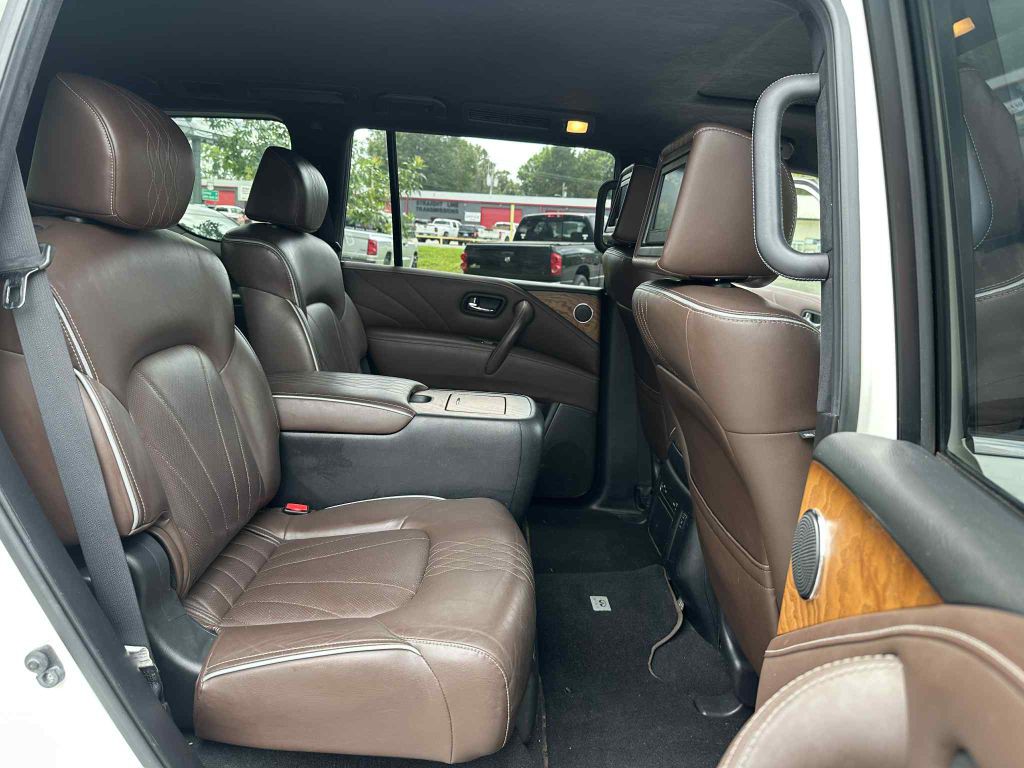 2015 INFINITI QX80 Image 15