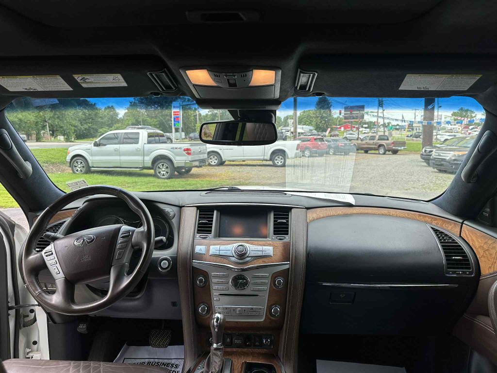 2015 INFINITI QX80 Image 16