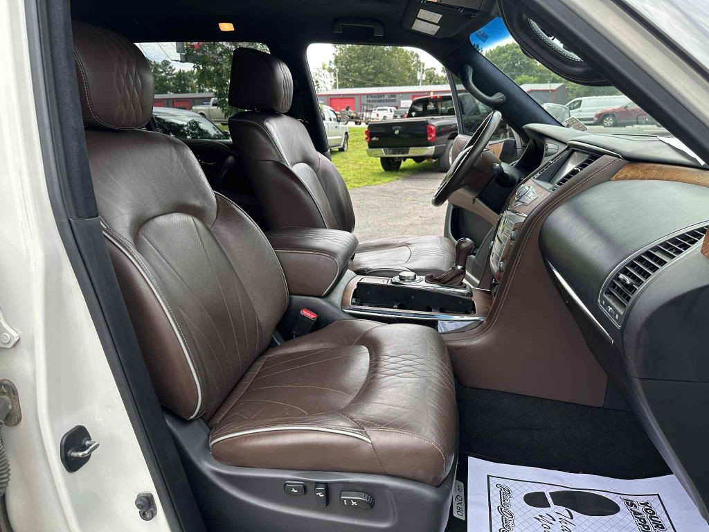 2015 INFINITI QX80 Image 17