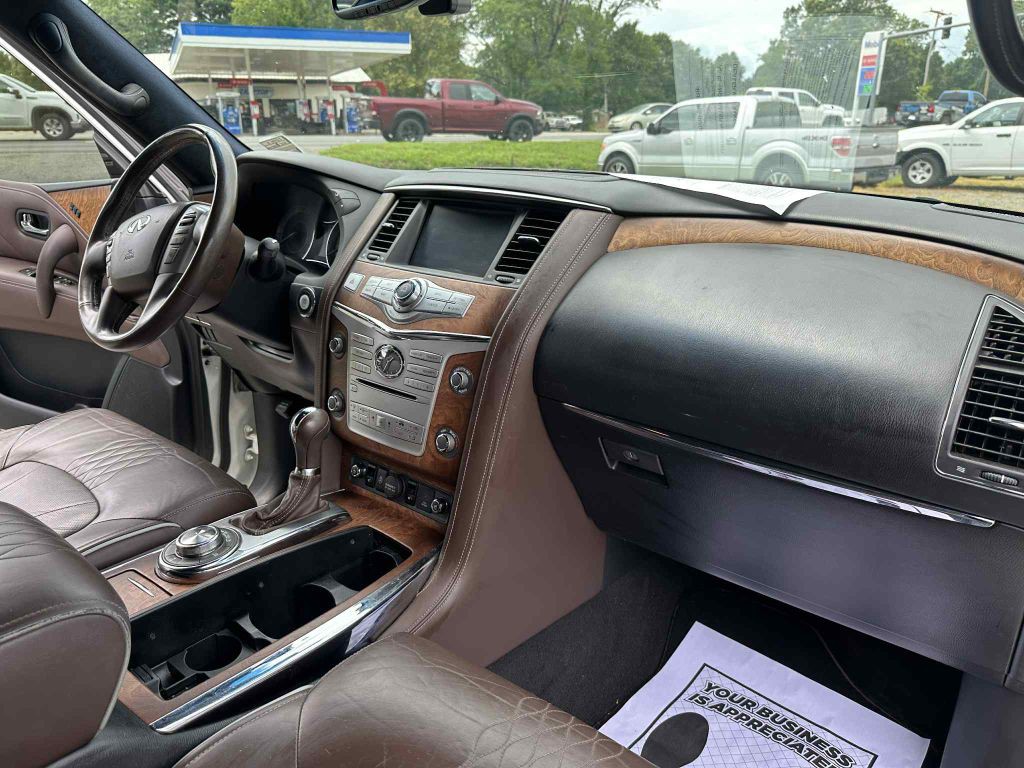 2015 INFINITI QX80 Image 18
