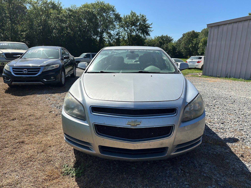 2011 Chevrolet Malibu Image 2