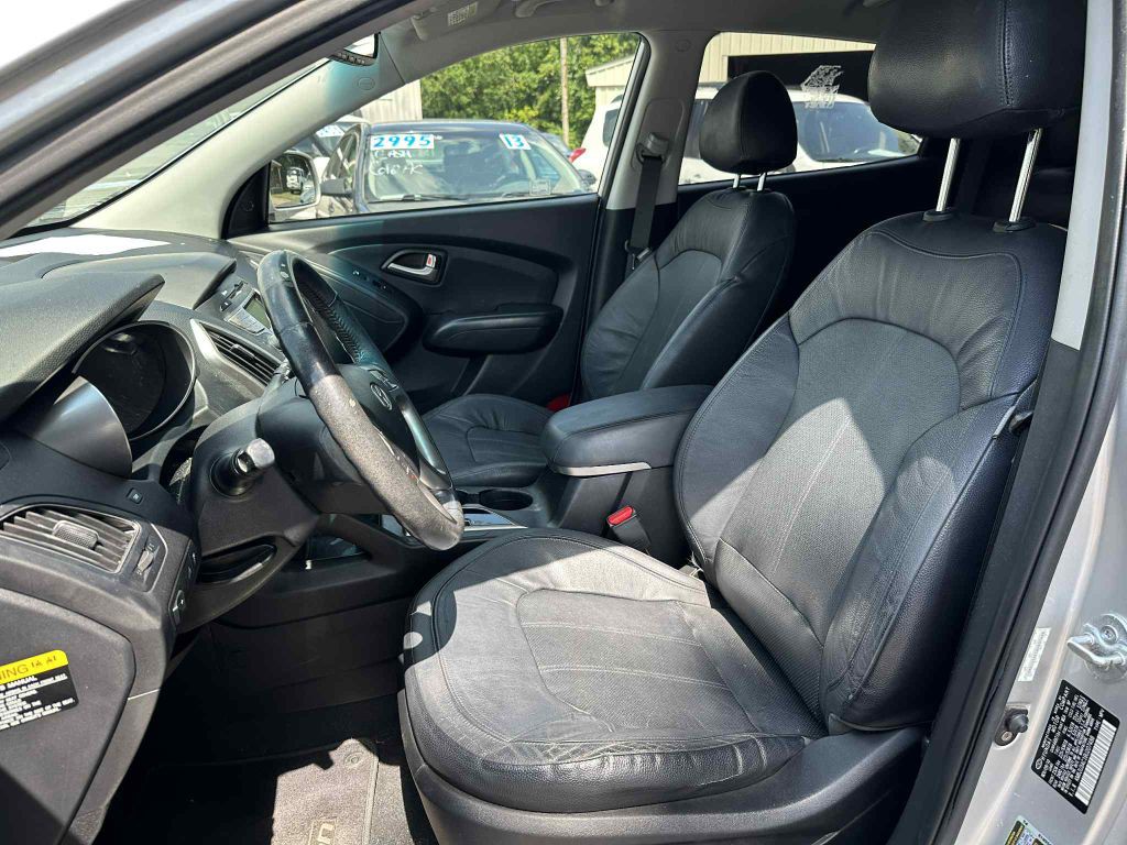 2011 Hyundai Tucson Image 9