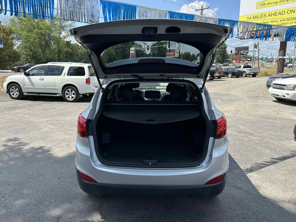 2011 Hyundai Tucson Image 11