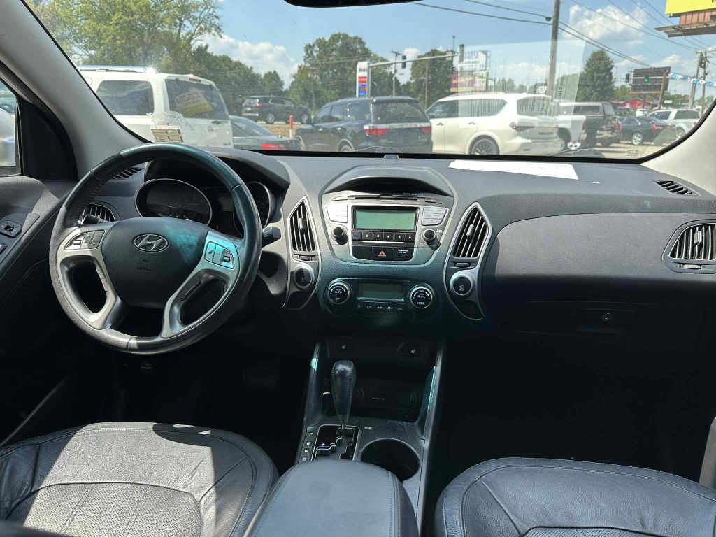 2011 Hyundai Tucson Image 13