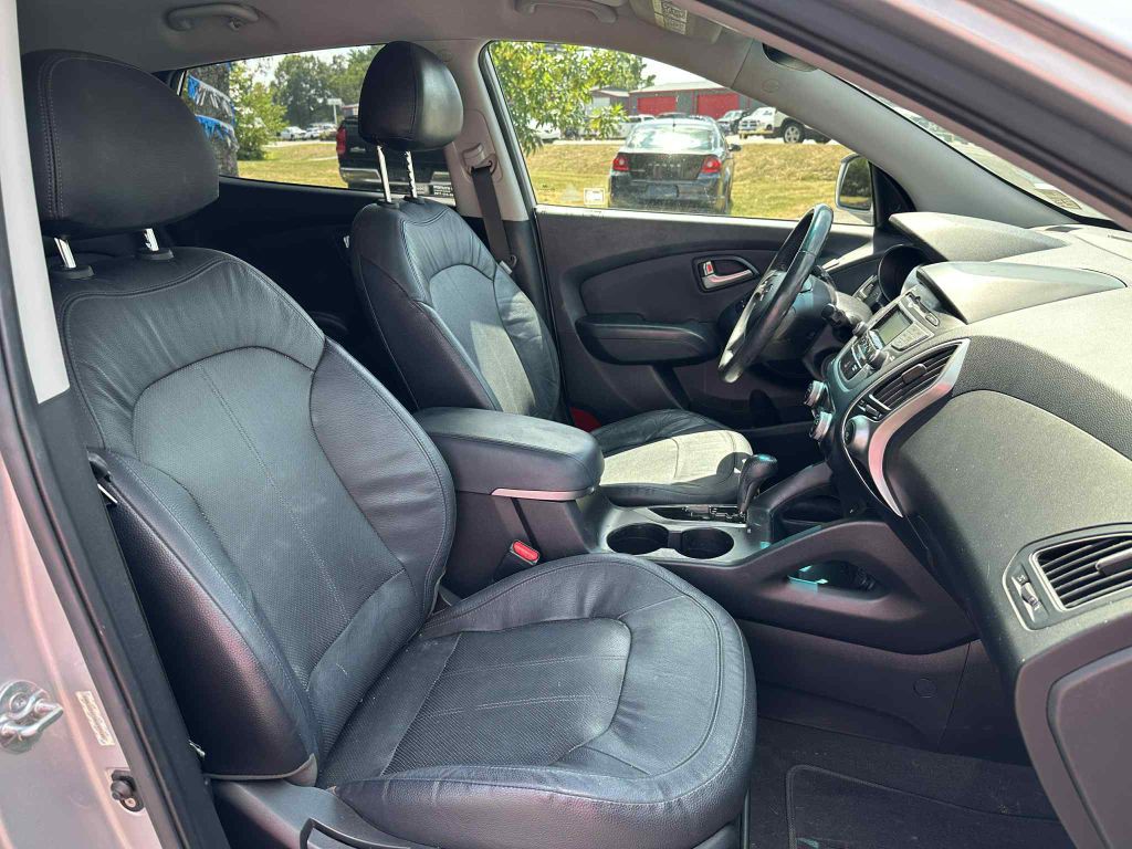 2011 Hyundai Tucson Image 14