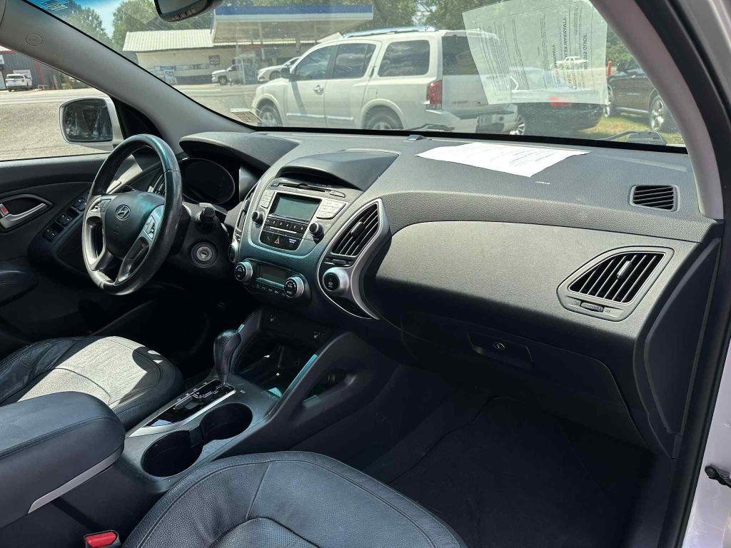 2011 Hyundai Tucson Image 15