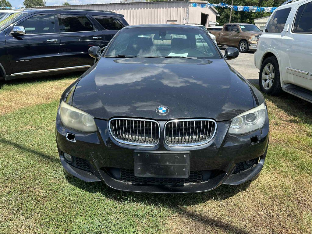 2011 BMW 3 Series Image 2