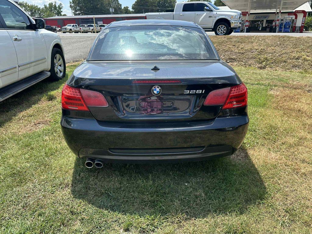 2011 BMW 3 Series Image 5