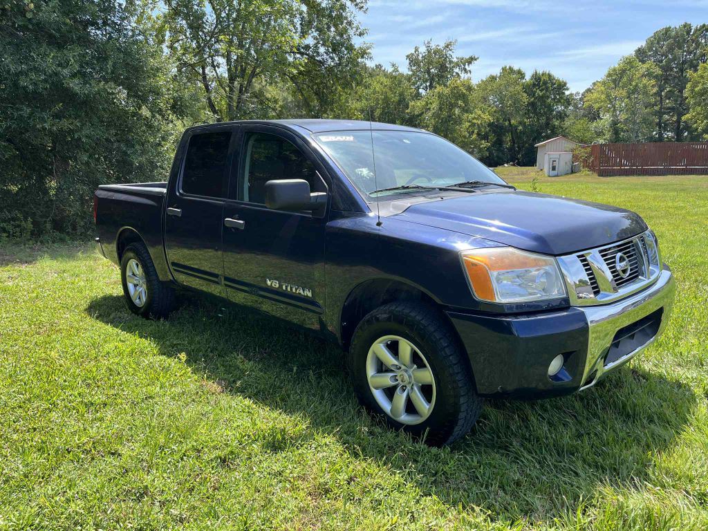 2012 Nissan Titan Image 2