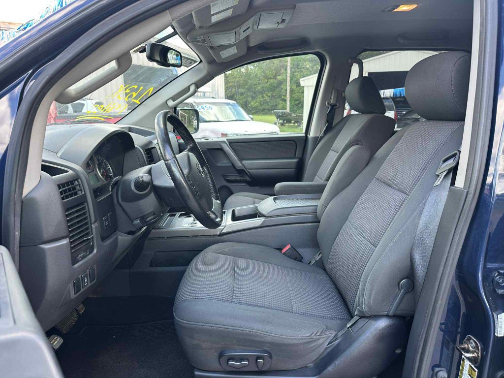 2012 Nissan Titan Image 9