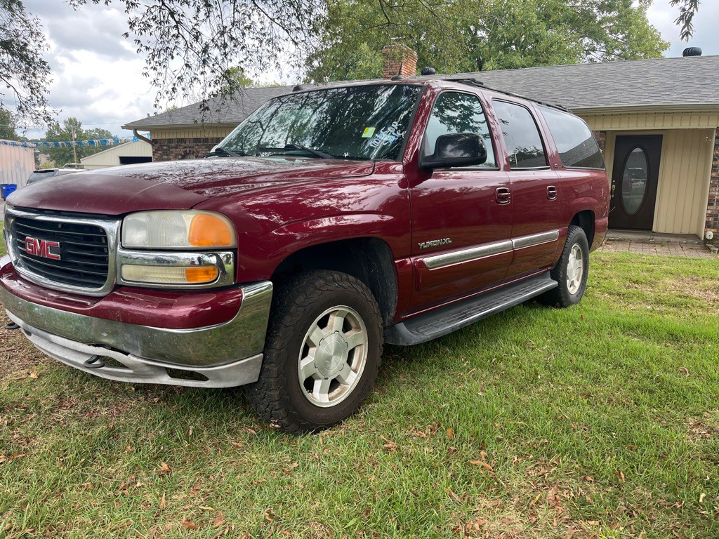 2004 GMC Yukon Image 1