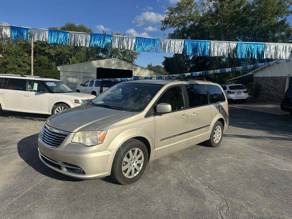 2014 Chrysler Town & Country Image 1