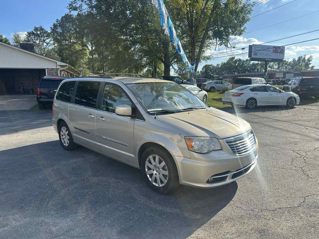 2014 Chrysler Town & Country Image 3