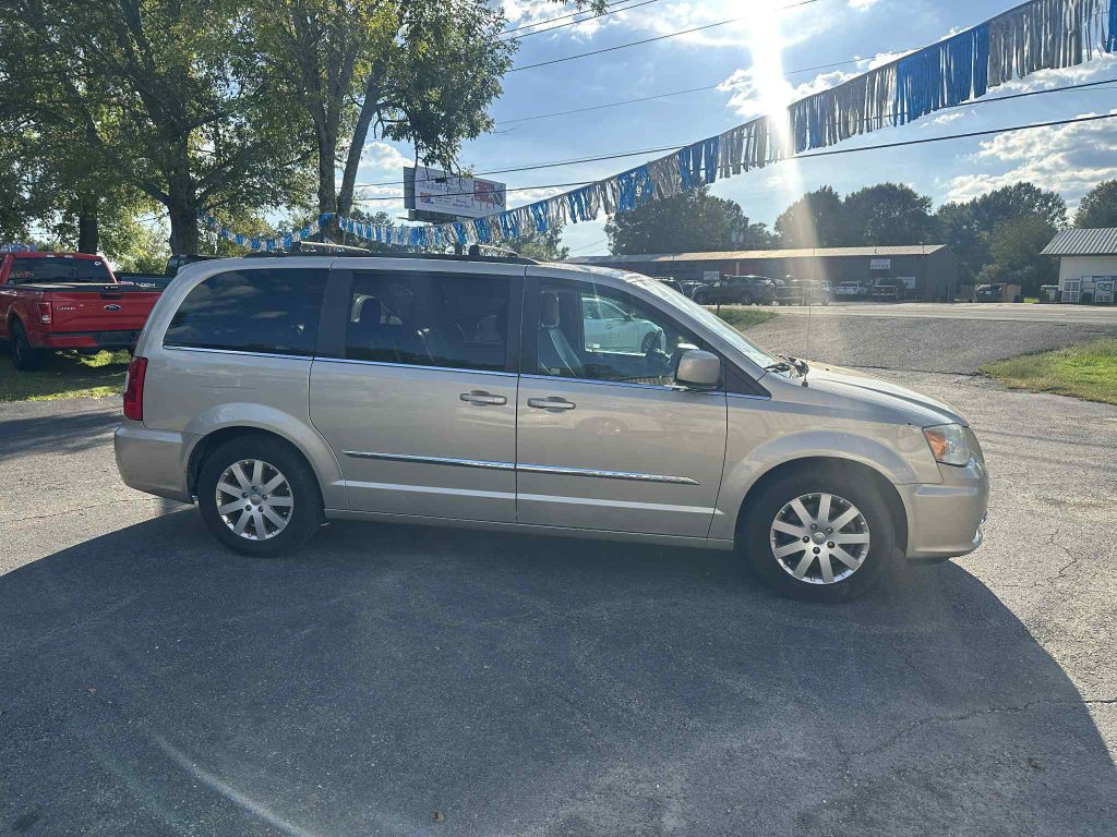 2014 Chrysler Town & Country Image 4