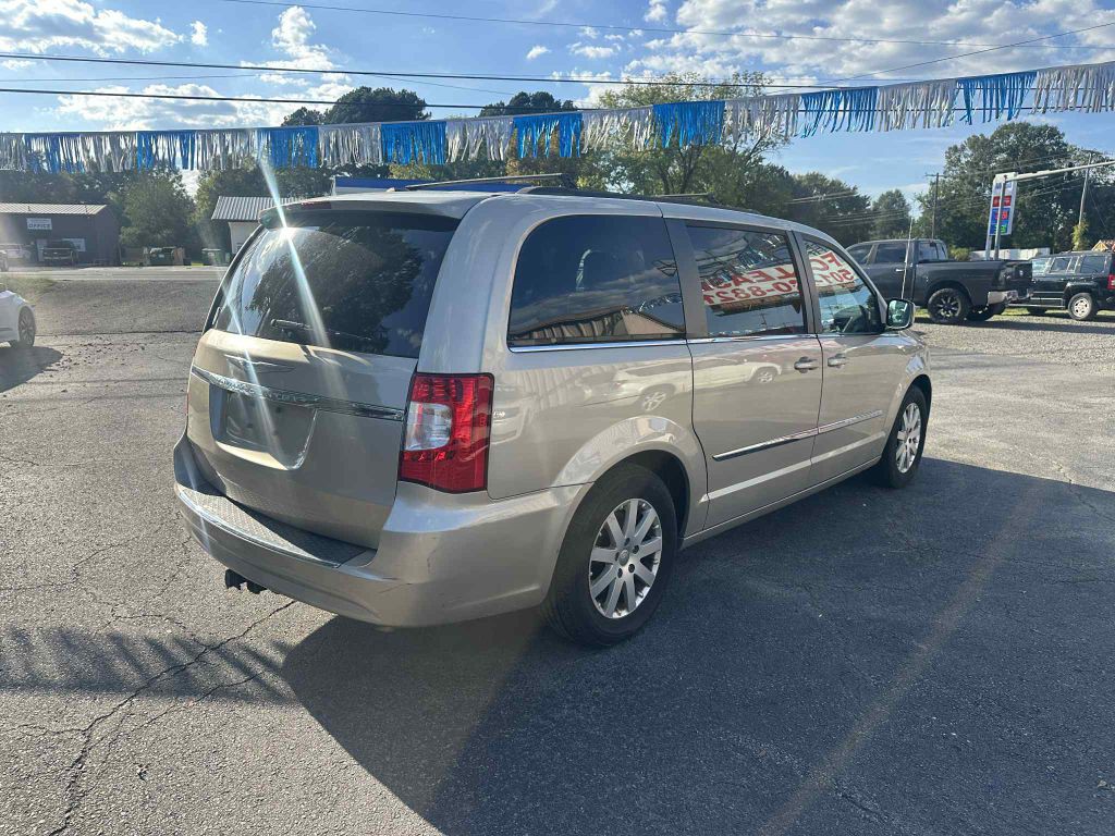 2014 Chrysler Town & Country Image 5