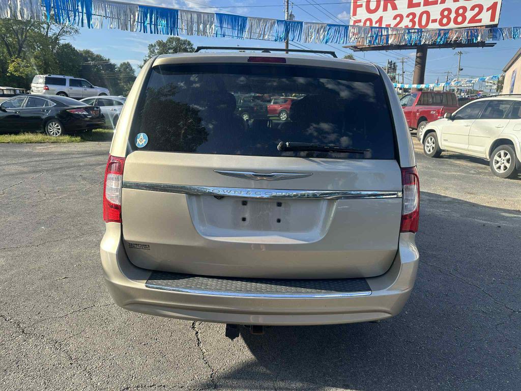 2014 Chrysler Town & Country Image 6