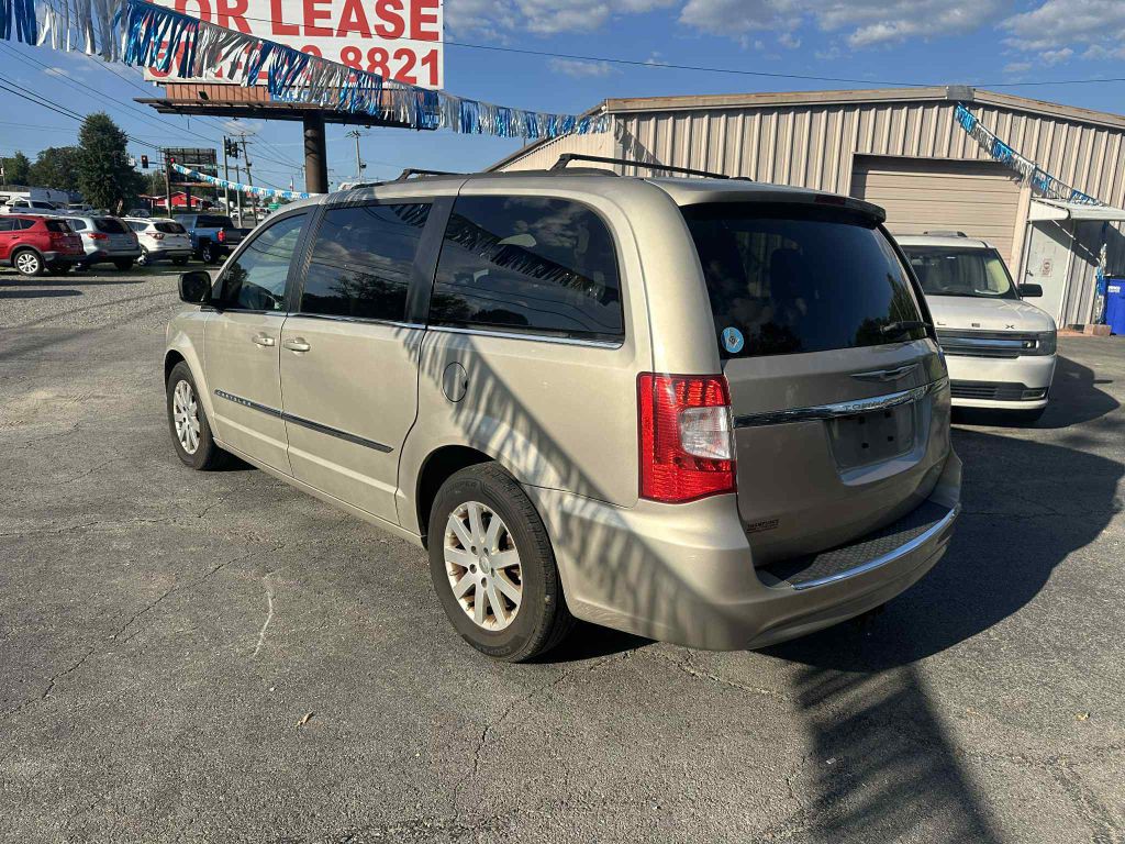 2014 Chrysler Town & Country Image 7