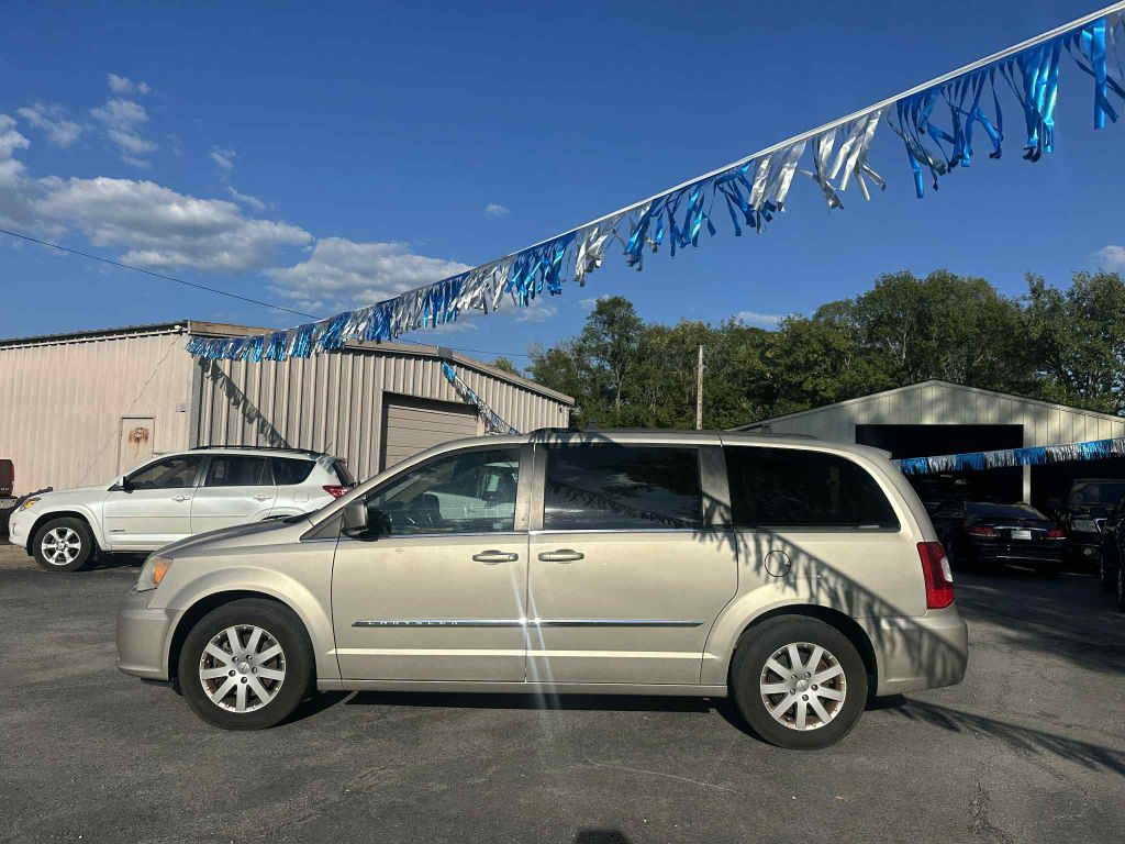 2014 Chrysler Town & Country Image 8