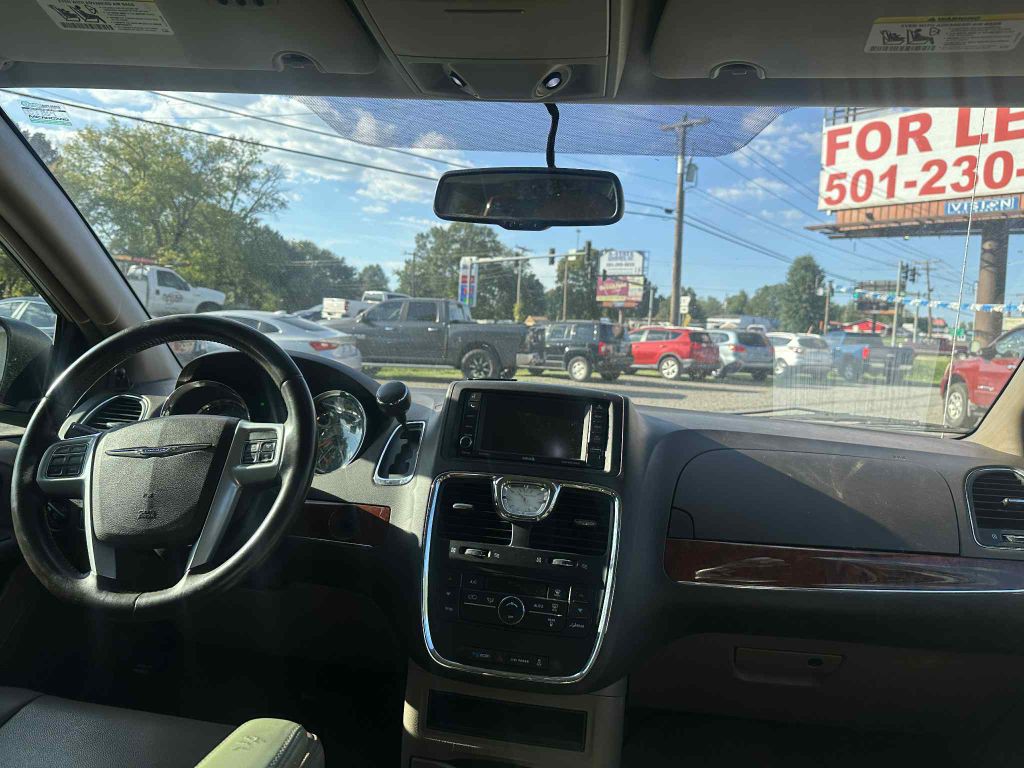 2014 Chrysler Town & Country Image 14