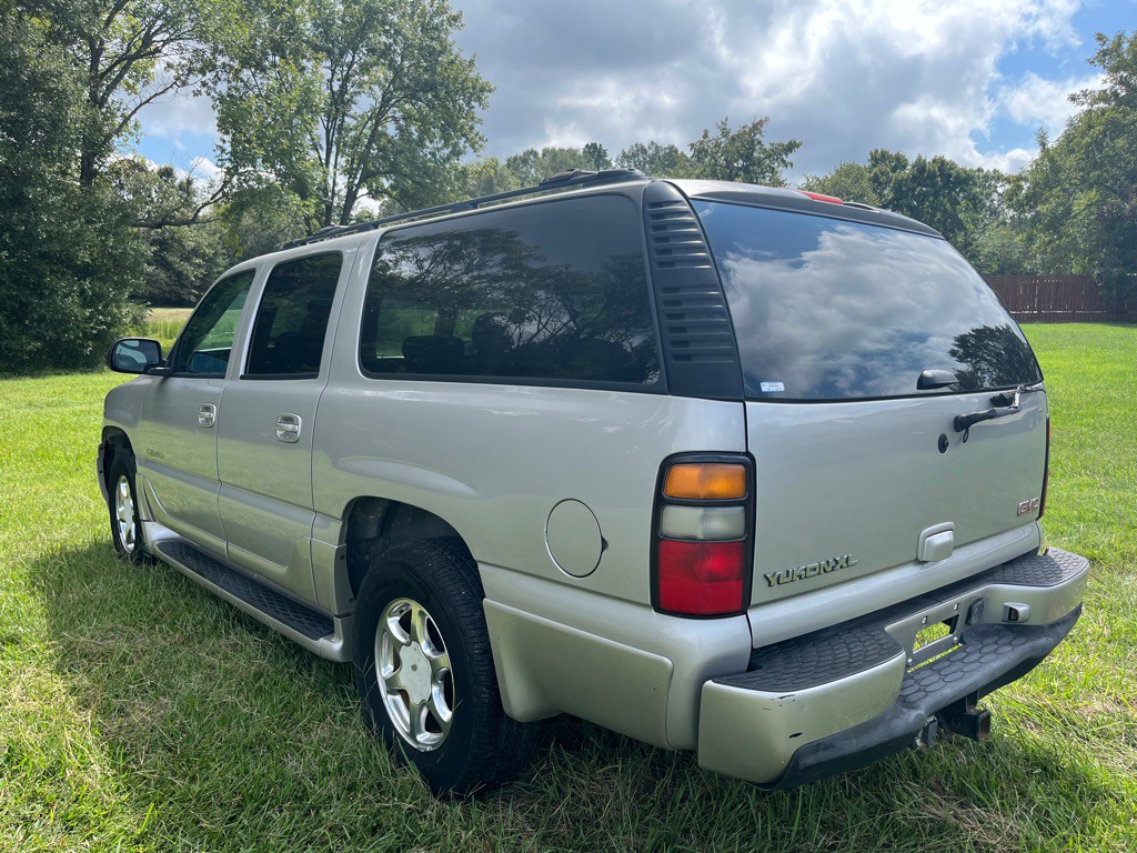2005 GMC Yukon Image 4