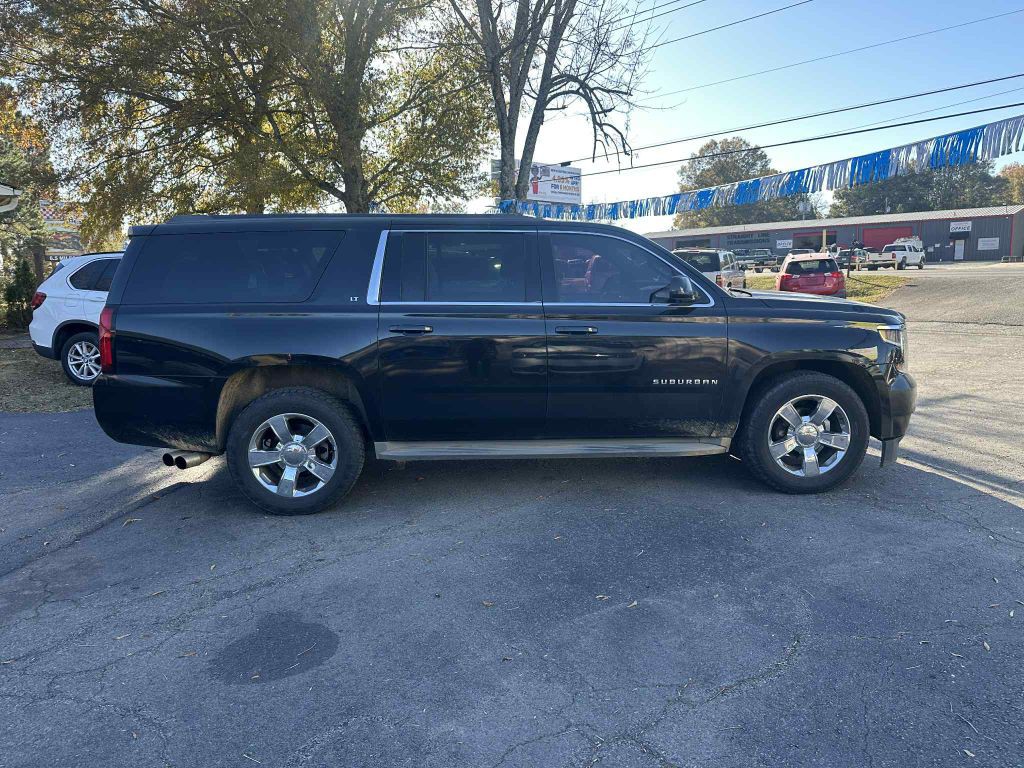 2015 Chevrolet Suburban Image 4