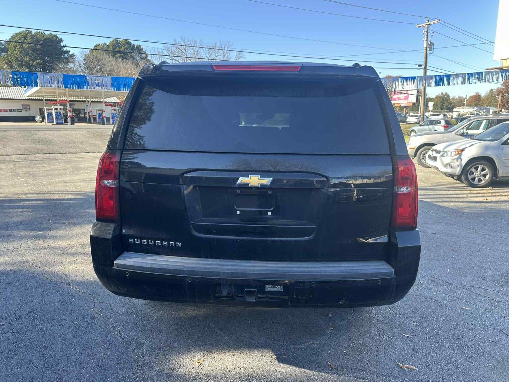 2015 Chevrolet Suburban Image 6