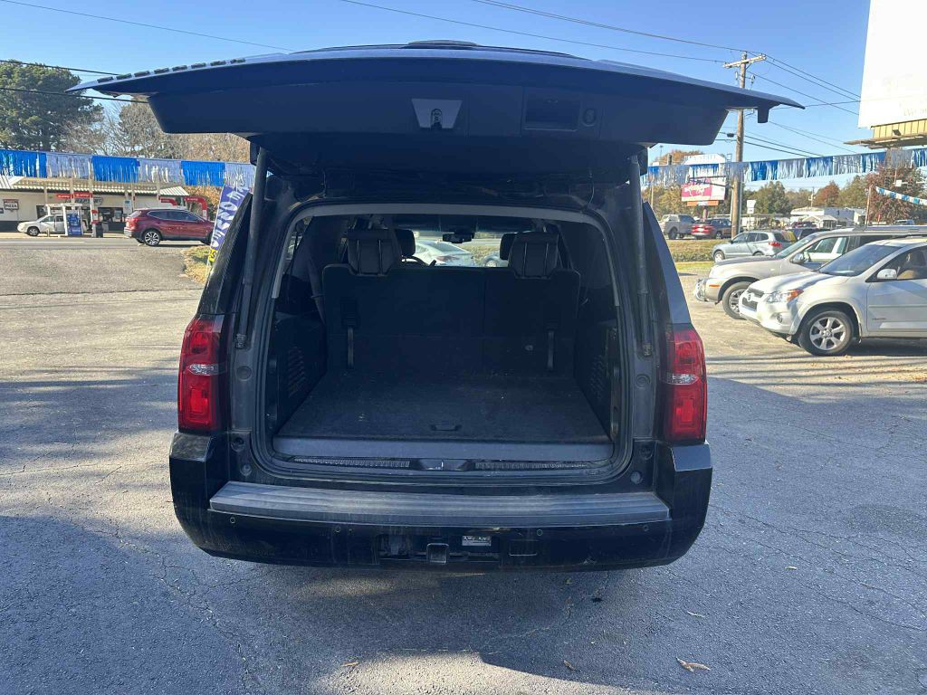 2015 Chevrolet Suburban Image 14