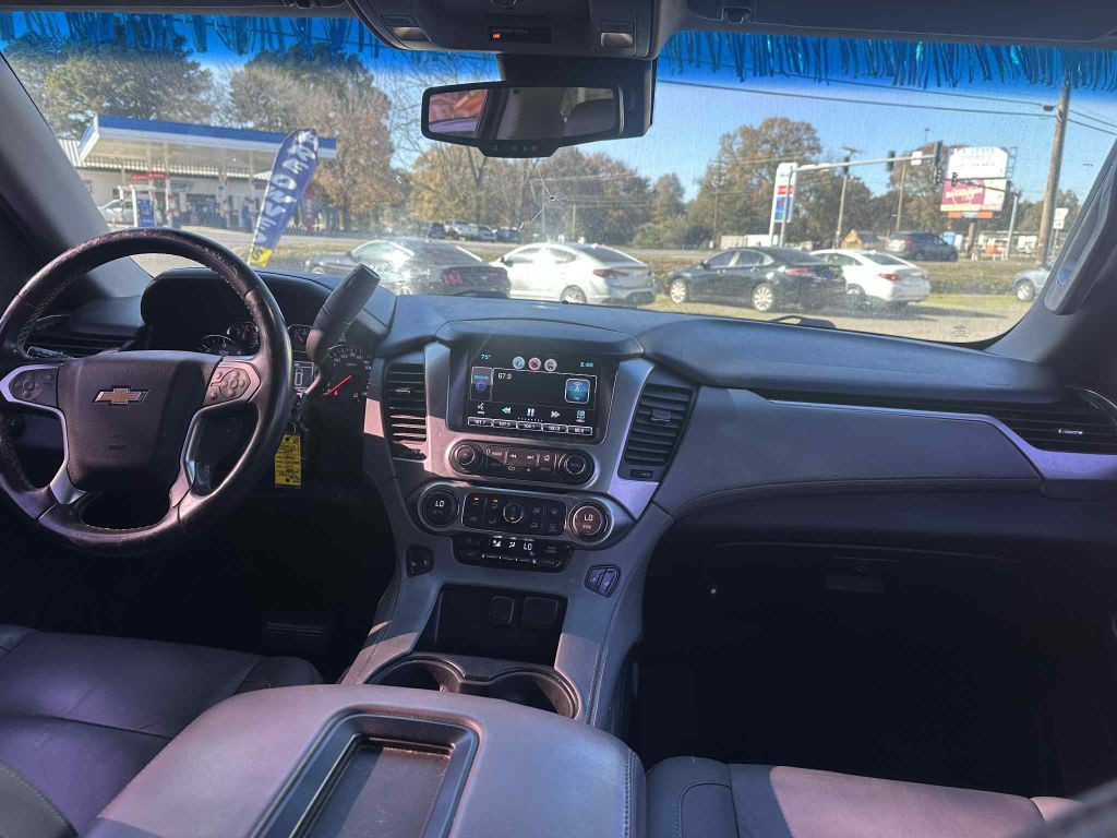 2015 Chevrolet Suburban Image 17