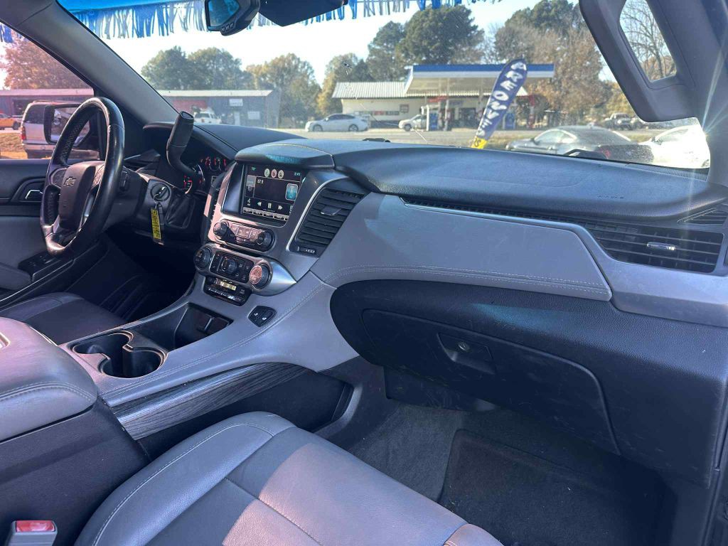 2015 Chevrolet Suburban Image 19