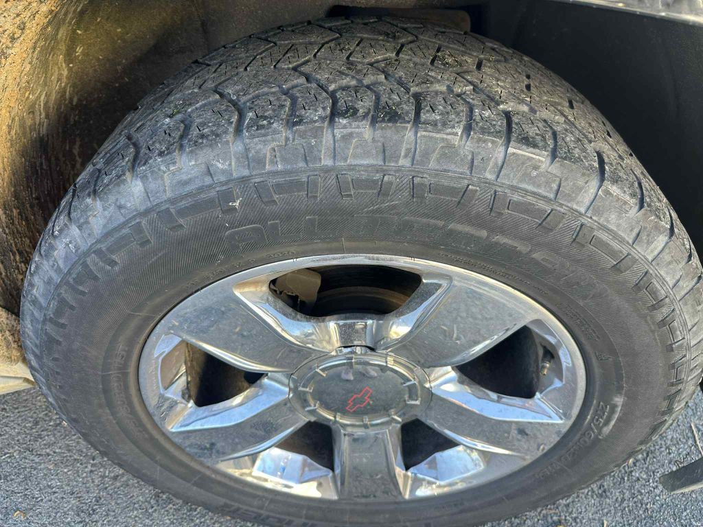 2015 Chevrolet Suburban Image 23