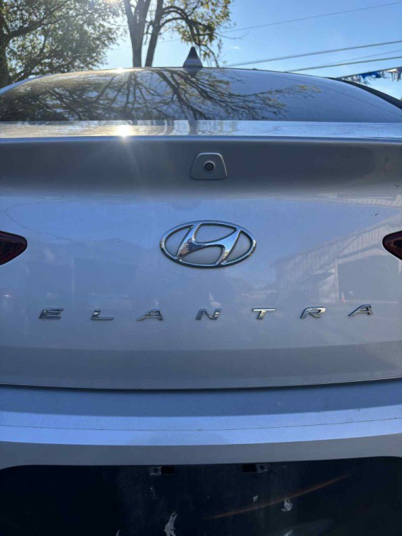 2020 Hyundai Elantra Image 5